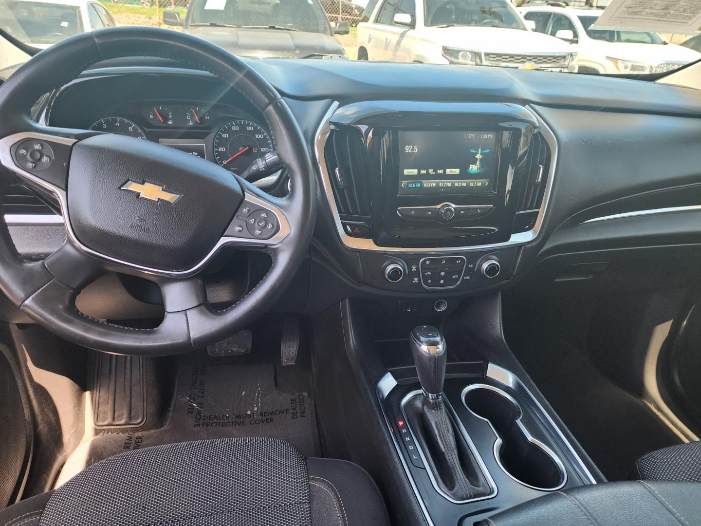 2018 Chevrolet Traverse LT Cloth FWD (1GNERGKWXJJ) with an 3.6L V6 DOHC 24V engine, 9A transmission, located at 945 E. Jefferson Blvd, Dallas, TX, 75203, (214) 943-7777, 32.752514, -96.811630 - Photo#3